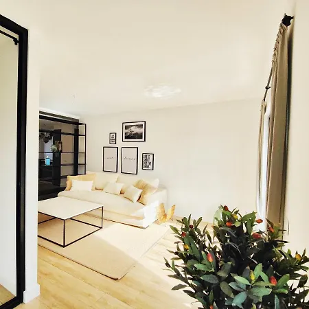 Marconi - Totally Renovated C Apartment *